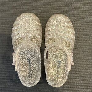 Silver Sandals with Glittery Design and Strap